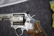 Load image into Gallery viewer, 18:  Smith &amp; Wesson Model 686-3 in 357 Mag with 6&quot; Barrel and Class C Engraving Wild Wild Westlake
