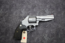 Load image into Gallery viewer, 1489:  Ruger New Model Blackhawk Convertible in 9 MM / 357 Mag and 38 Special. Wild Wild Westlake
