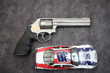 Load image into Gallery viewer, 21:  Smith &amp; Wesson Model 686-6 in 357 Mag with 6&quot; Barrel - NASCAR Commemorative Wild Wild Westlake
