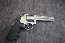 Load image into Gallery viewer, 21:  Smith &amp; Wesson Model 686-6 in 357 Mag with 6&quot; Barrel - NASCAR Commemorative Wild Wild Westlake
